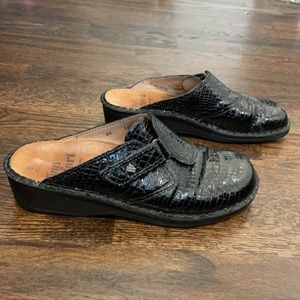 Finn Comfort Slip On Clogs Black Snake Print Embossed Leather Shoes Size 40 US 9